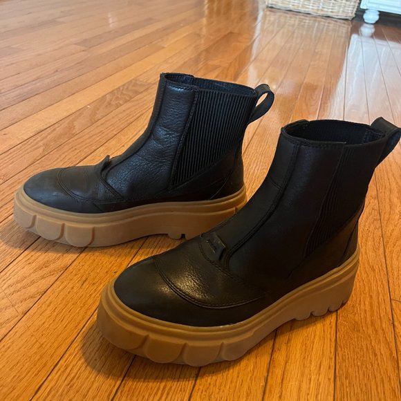 SOREL Caribou™ X Boot Chelsea Waterproof - Picture 2 of 6